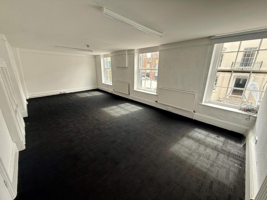 Lot: 64 - HIGH STREET COMMERCIAL PREMISES WITH UPPER PARTS AND PARKING - Room 3